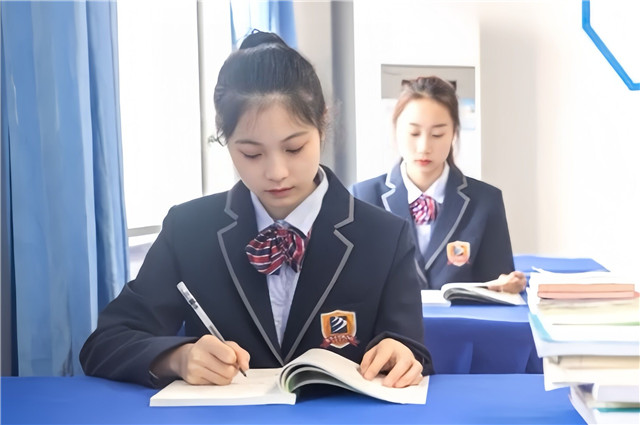 【春季報名】重新擇校怎么選？看看武漢新華再做決定吧！